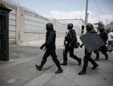 Μίνι καζίνο και εργαστήριο κατασκευής μαχαιριών βρήκαν τα ΕΚΑΜ στον Κορυδαλλό